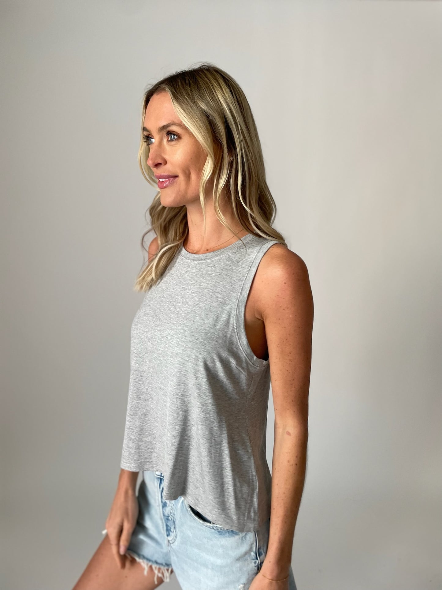 riley split back tank [heather grey]