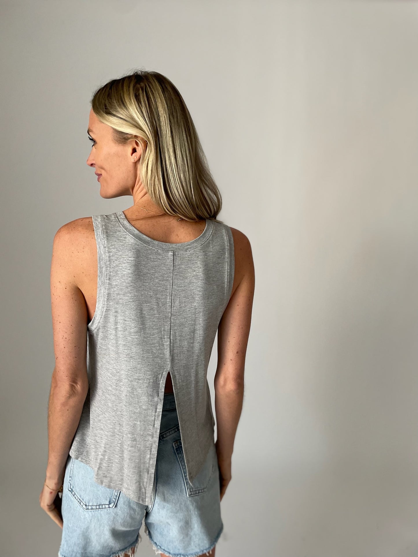 riley split back tank [heather grey]