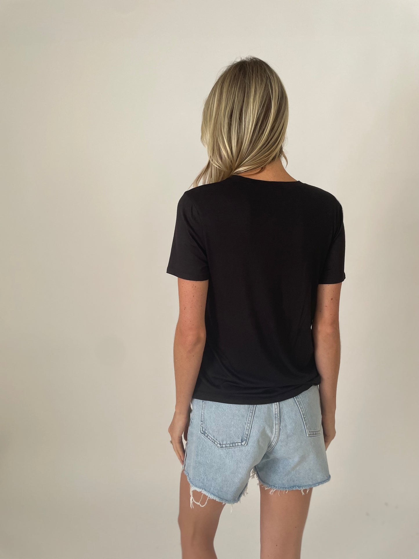 suri tee [black]
