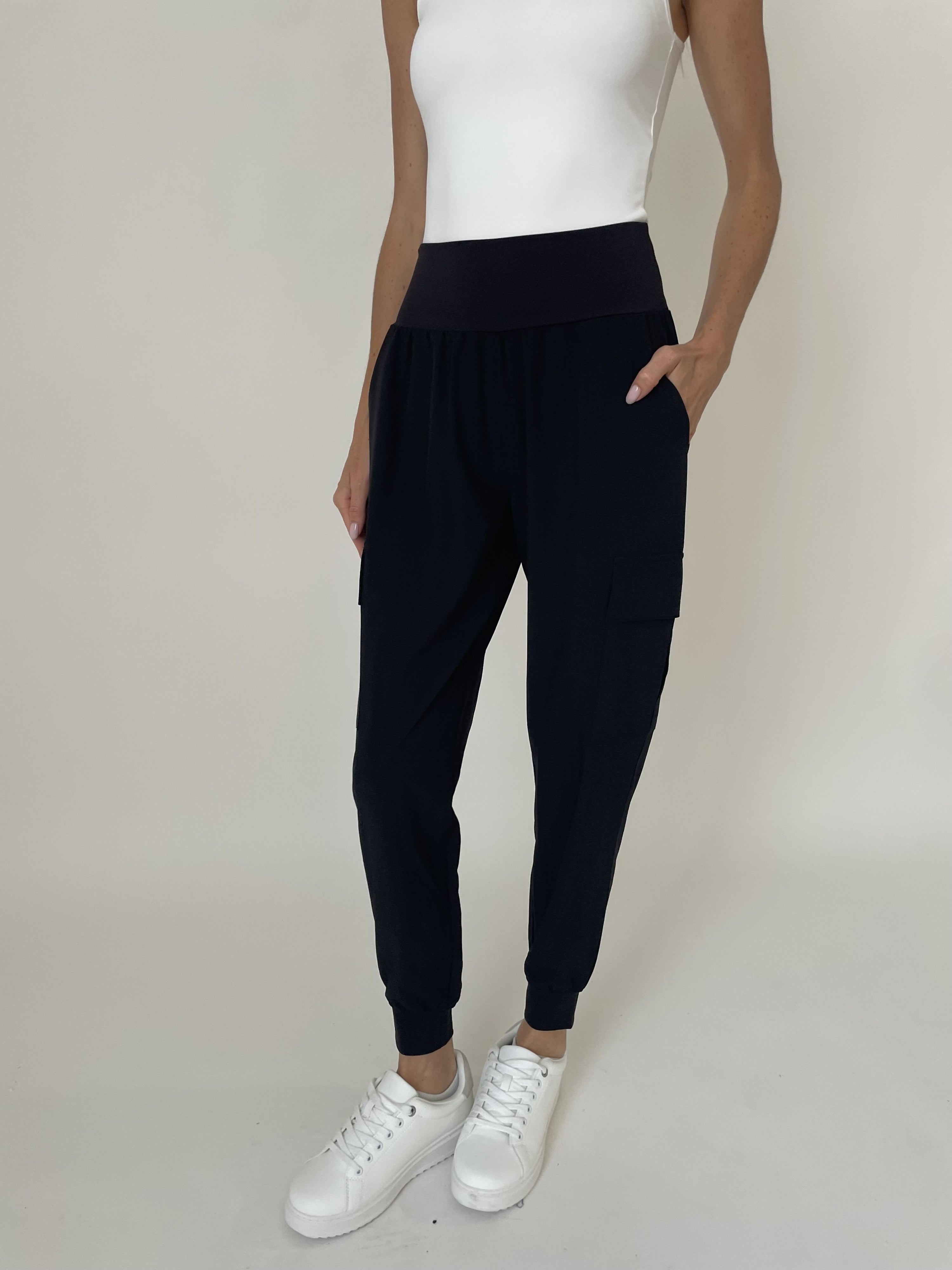 kristie jogger [black]