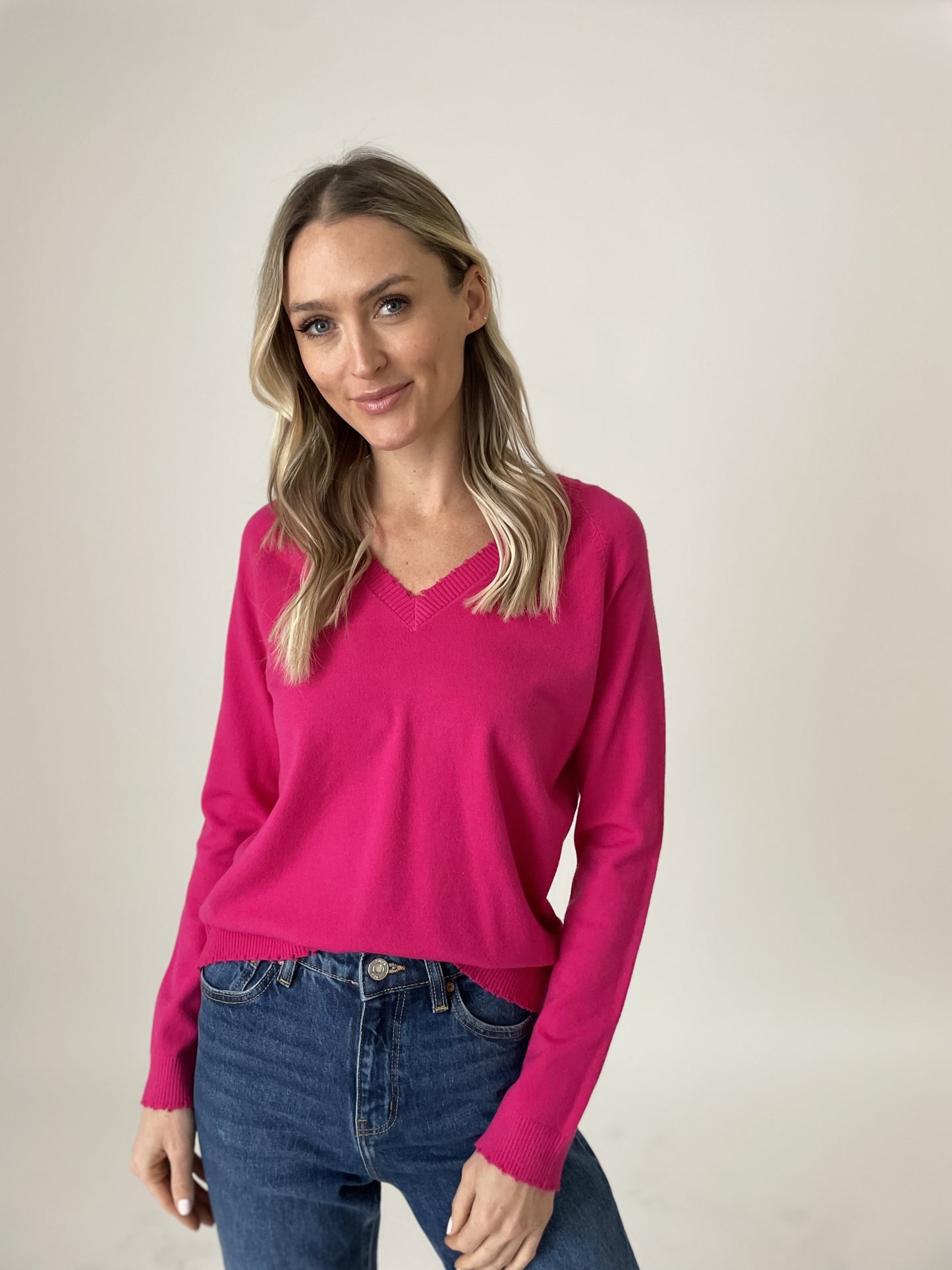 andrea v-neck sweater [hot pink]