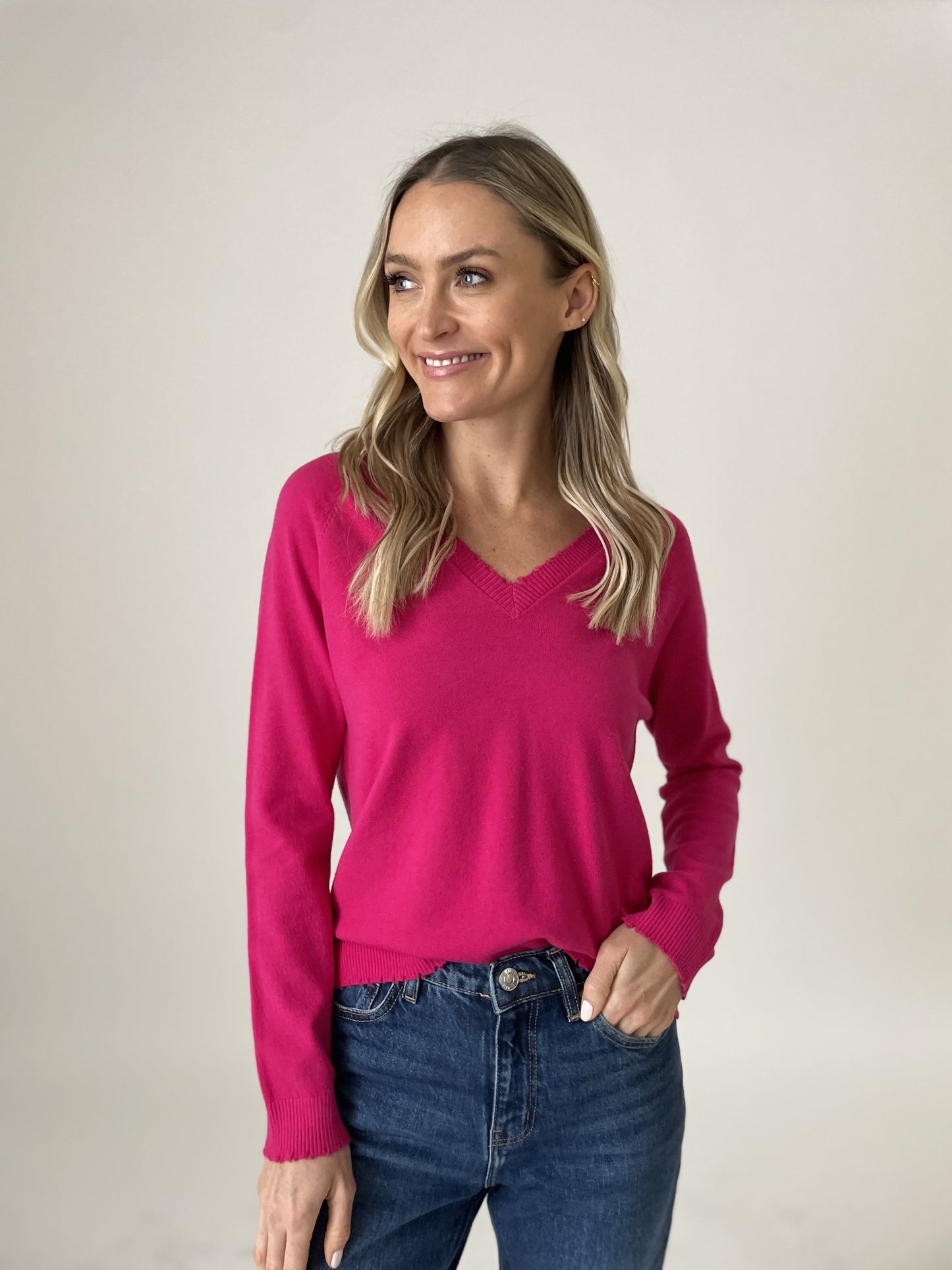 andrea v-neck sweater [hot pink]