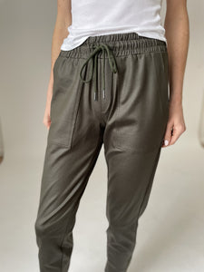 headliner coated jogger [olive]