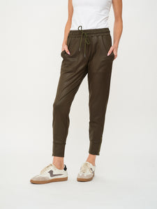 新品 ラッセルノ WIDE JOGGER PANTS サイズ 6 新品 ラッセルノ WIDE JOGGER PANTS サイズ 6