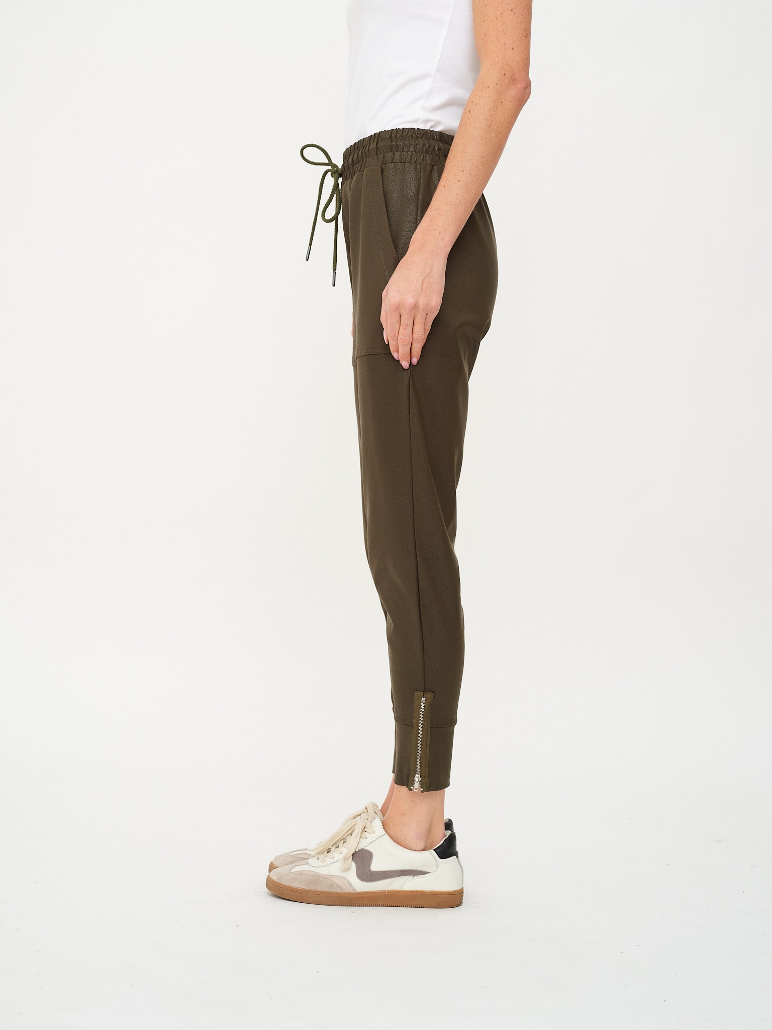 headliner coated jogger [olive]