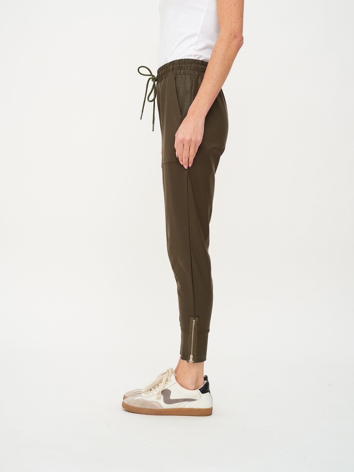 headliner coated jogger [olive]