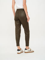 Load image into Gallery viewer, headliner coated jogger [olive]
