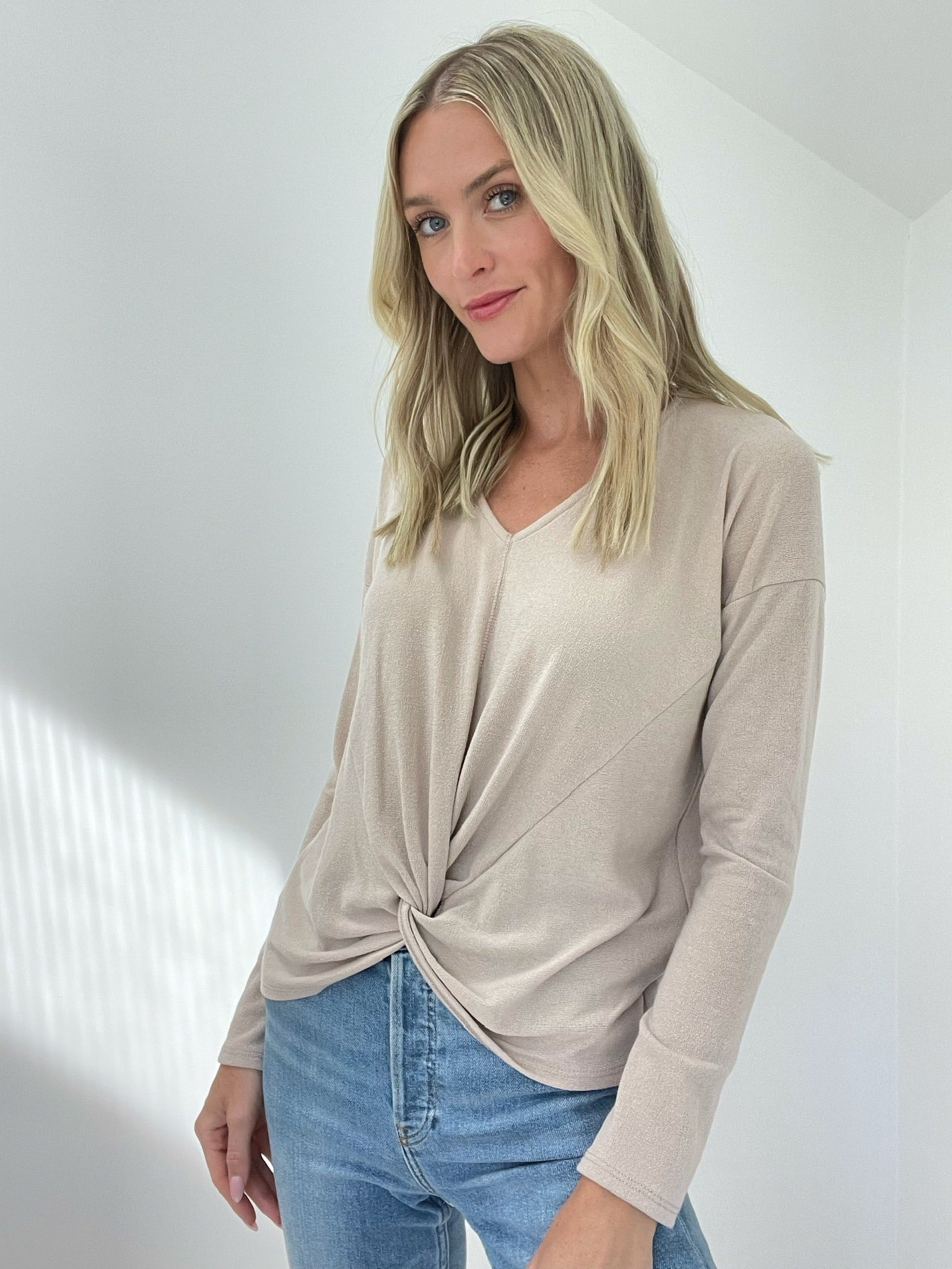 the gwen top [taupe]